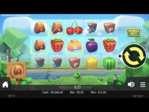 Strolling Staxx: Cubic Fruits gameplay screenshot